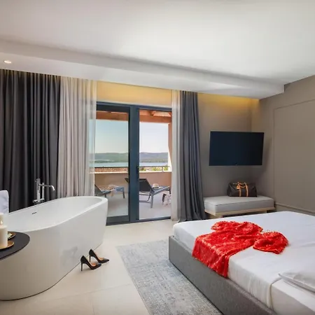 Luxury Wave Heated Pool Sauna Villa