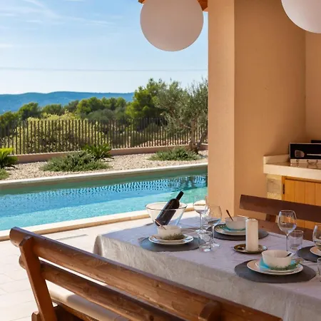 Luxury Wave Heated Pool Sauna Villa