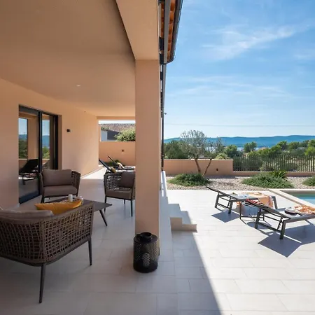 Luxury Wave Heated Pool Sauna Villa