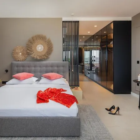 Luxury Wave Heated Pool Sauna