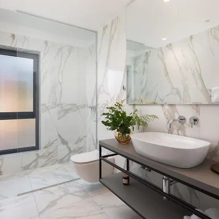 Luxury Wave Heated Pool Sauna Villa *