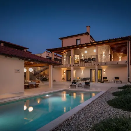 Luxury Wave Heated Pool Sauna Villa *