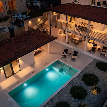 Luxury Wave Heated Pool Sauna Villa