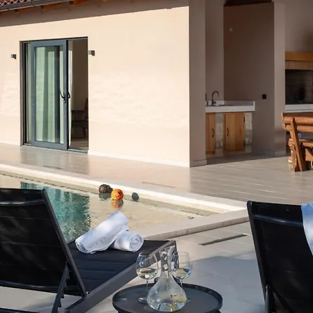 Luxury Wave Heated Pool Sauna * סבטי פיליפ אי ג'קוב