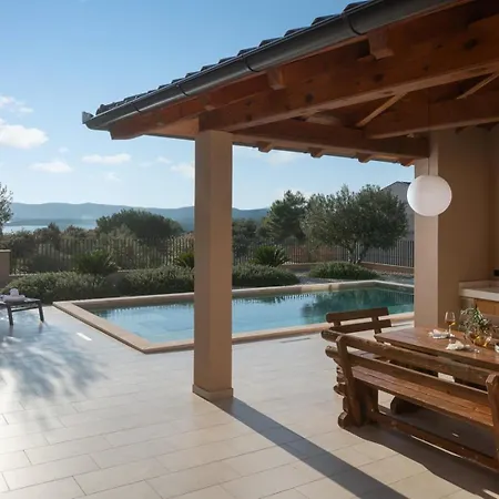 Luxury Wave Heated Pool Sauna Villa Sveti Filip i Jakov