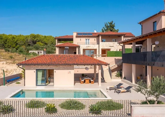 Luxury Wave Heated Pool Sauna Vila *