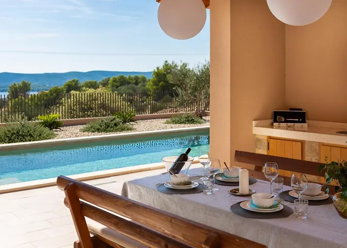 Luxury Wave Heated Pool Sauna Vila