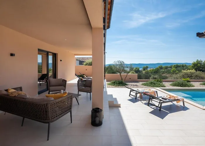 Luxury Wave Heated Pool Sauna Vila