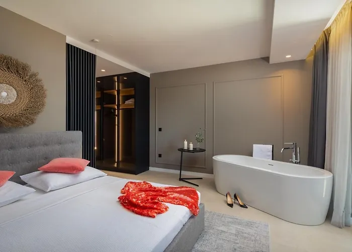 Villa Luxury Wave Heated Pool Sauna