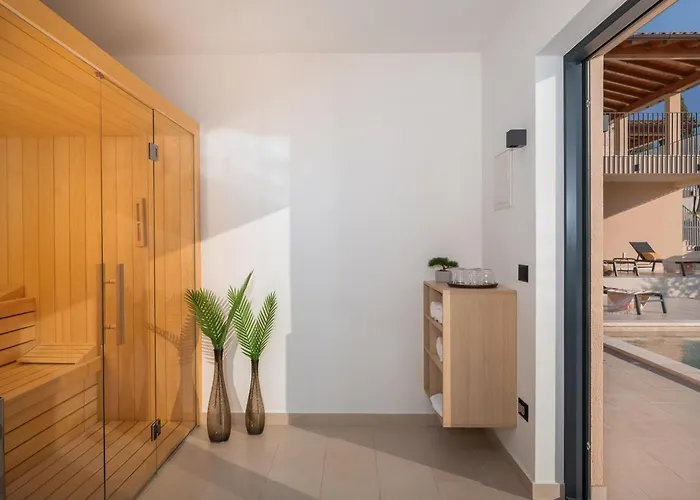 Luxury Wave Heated Pool Sauna Villa *