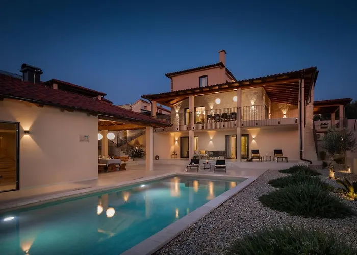 Luxury Wave Heated Pool Sauna Villa *