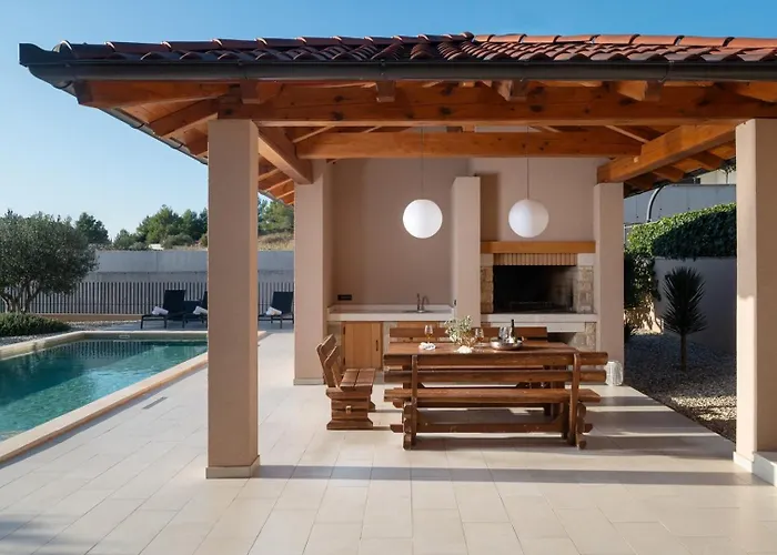 Luxury Wave Heated Pool Sauna