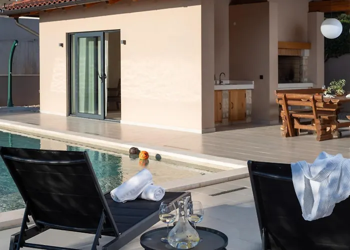 Luxury Wave Heated Pool Sauna * Sveti Filip i Jakov