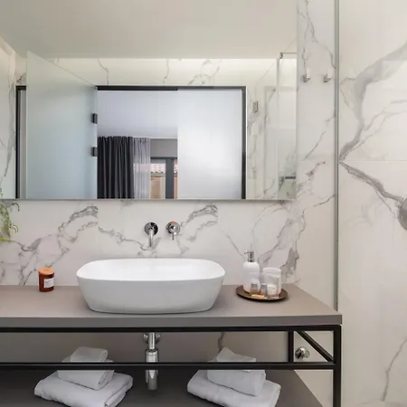 Luxury Wave Heated Pool Sauna Villa