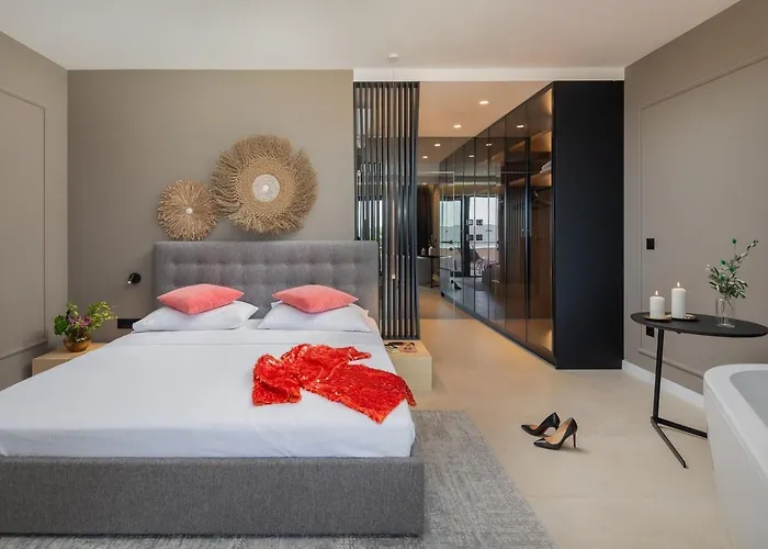 Luxury Wave Heated Pool Sauna