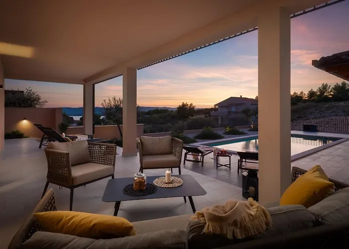 Luxury Wave Heated Pool Sauna