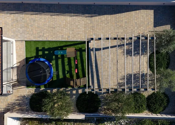 Вилла Luxury Wave Heated Pool Sauna *